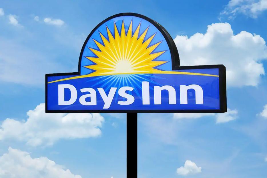Days Inn By Wyndham Galt - Elk Grove South Exterior photo